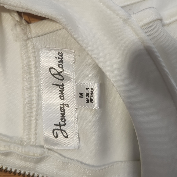 New With Tags NWT Honey and Rosie Sleeveless Ivory White Dress Size Medium - Picture 4 of 5